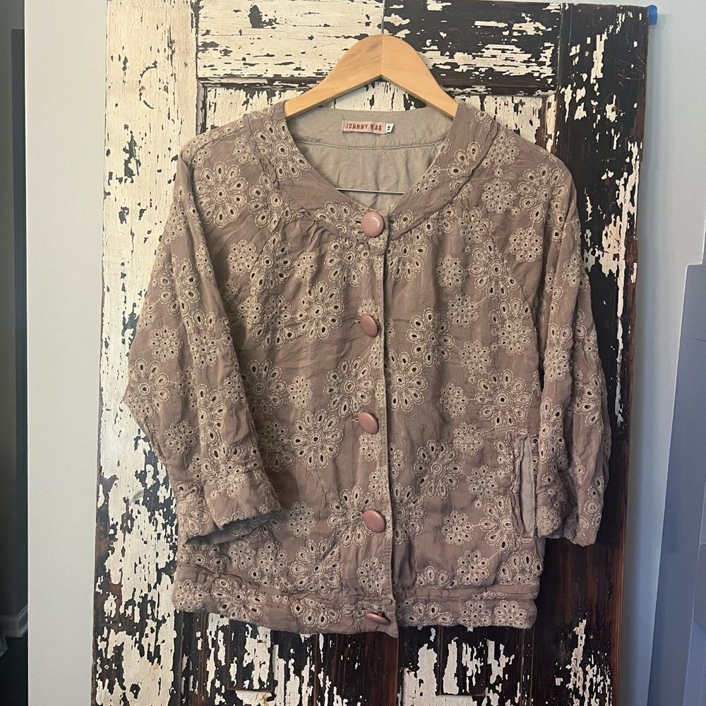 Johnny Was Button Down cropped Wyler blazer jacket. Size M. Beautiful buttons.